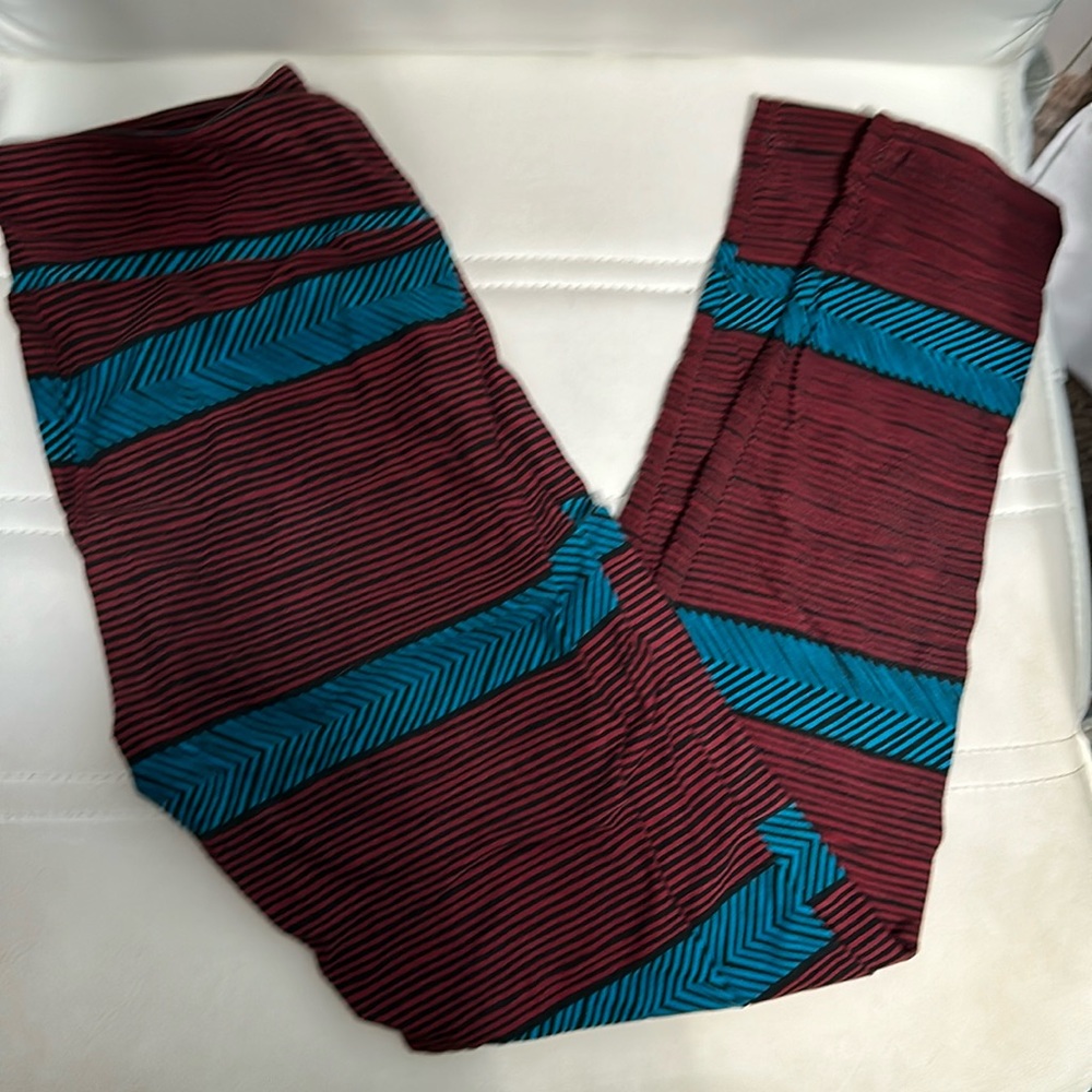 LuLaRoe blue & maroon stripe leggings